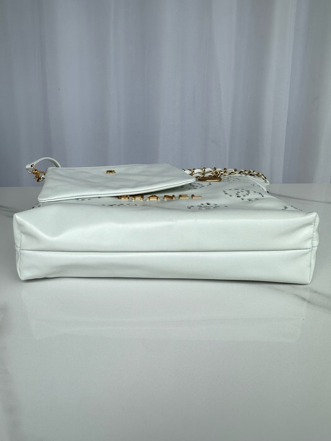 CHANEL 22 SMALL HANDBAG AS3260 white