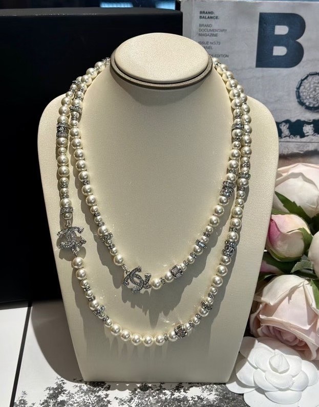 Chanel necklace CE81040