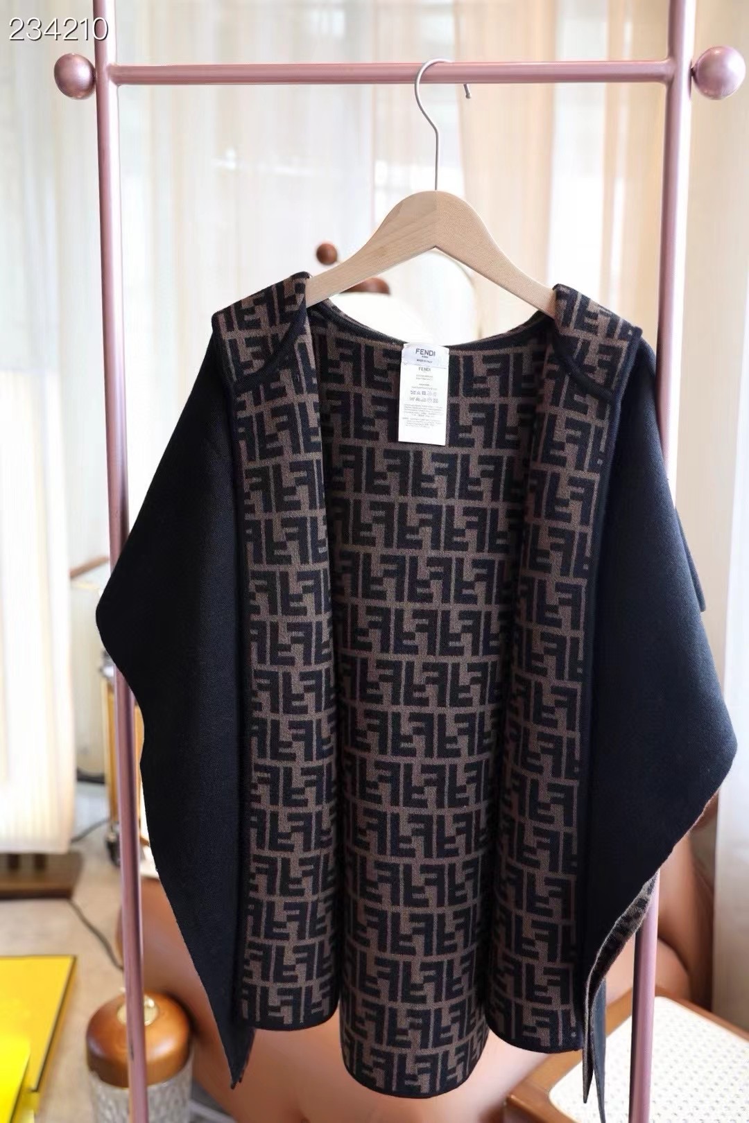 Fendi Cape Double-sided cashmere FDC35903