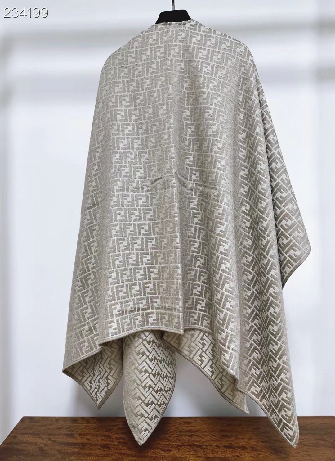 Fendi Cape Double-sided cashmere FDC35908