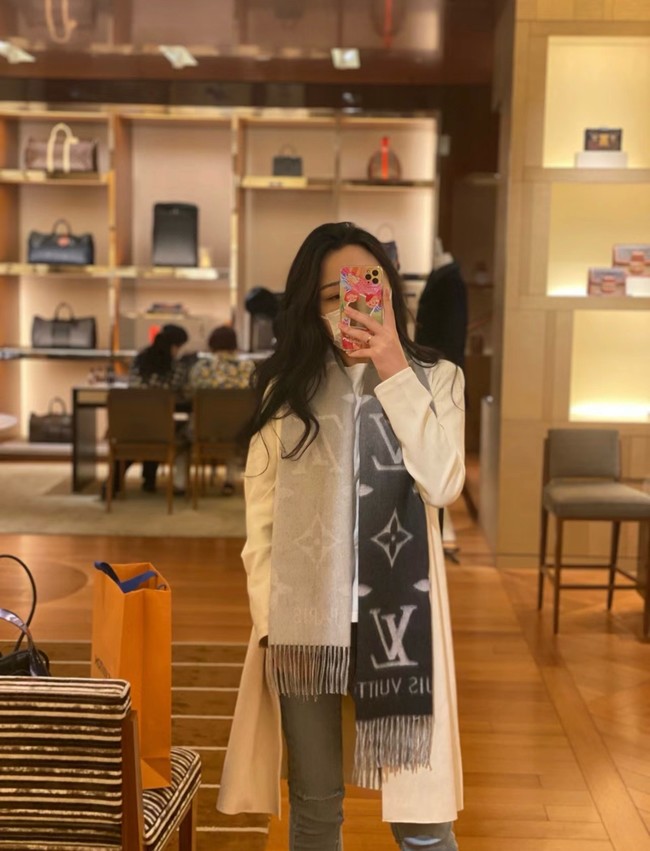 Louis Vuitton Reykjavik Scarf M90897-1