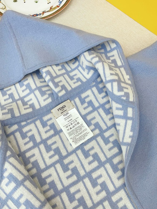 Fendi Cashmere cape FXX723