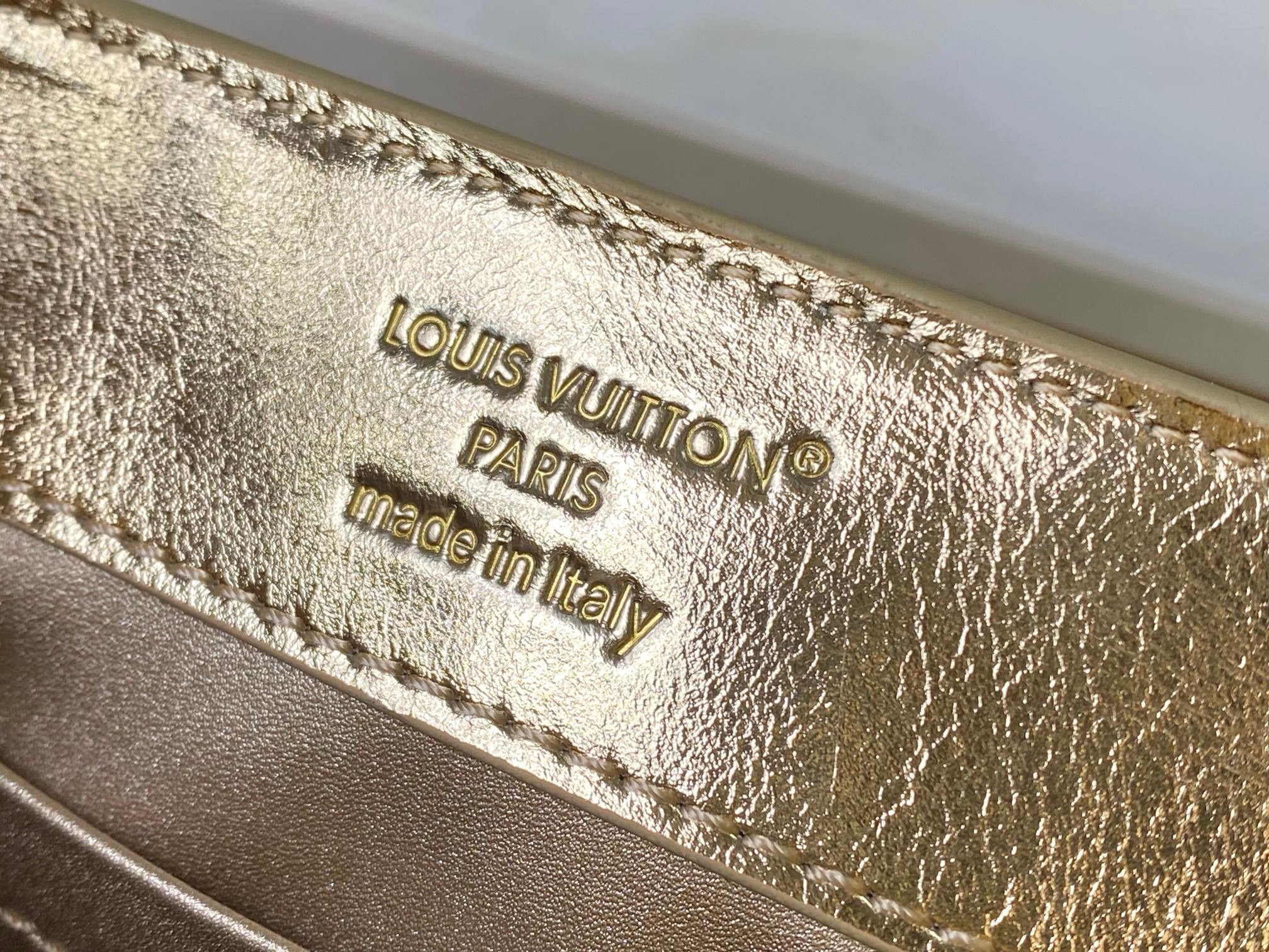 Louis Vuitton Capucines Mini M26258 gold