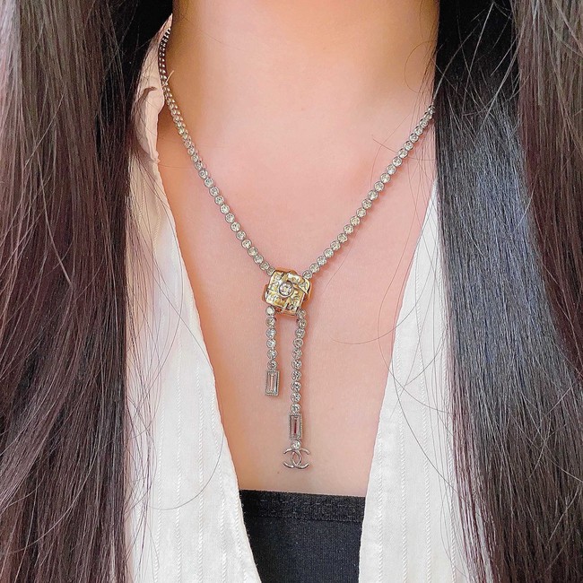 Chanel necklace CE82001
